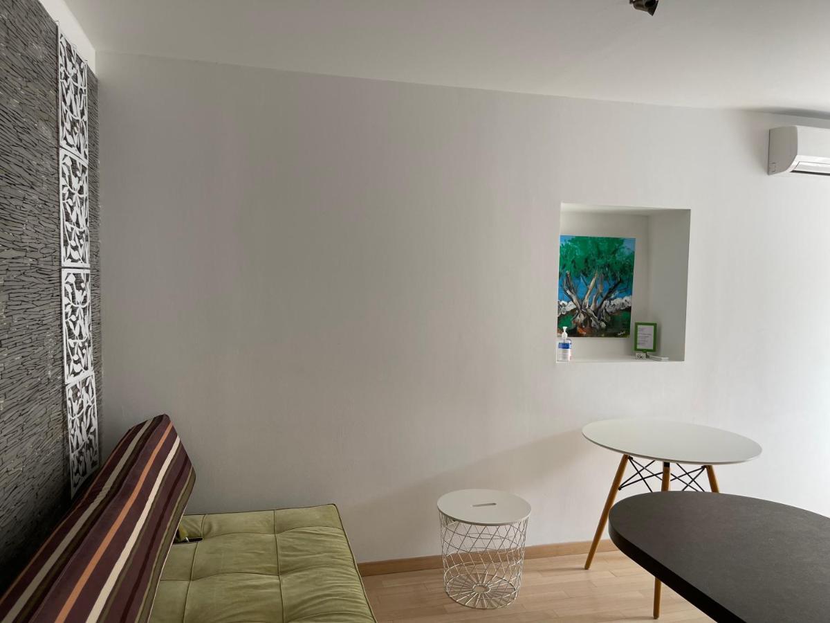 Apartments Kremenic ツレス エクステリア 写真